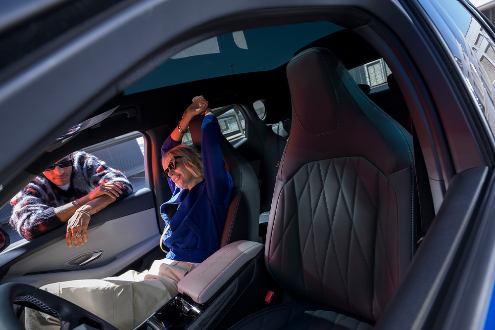 Het interieur van de Ford Capri® met 12-voudig verstelbare sportstoelen met geïntegreerde hoofdsteunen.